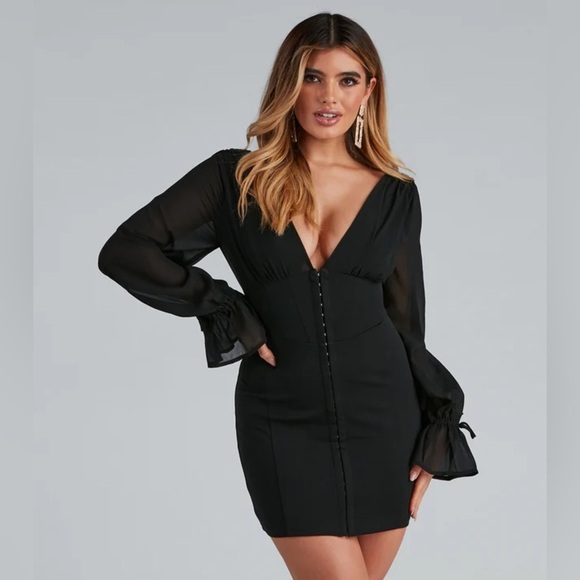Windsor Dresses & Skirts - Black Bodycon Mini Dress size small